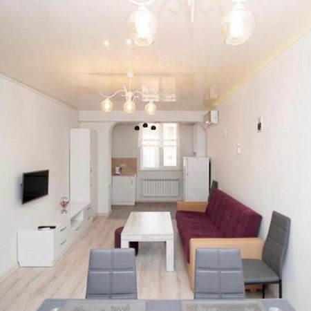 Excellent Apartment In The Republic Square Pushkin 3 Ереван Екстериор снимка