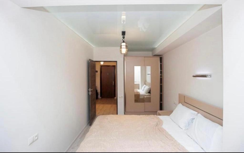 Excellent Apartment In The Republic Square Pushkin 3 Ереван Екстериор снимка